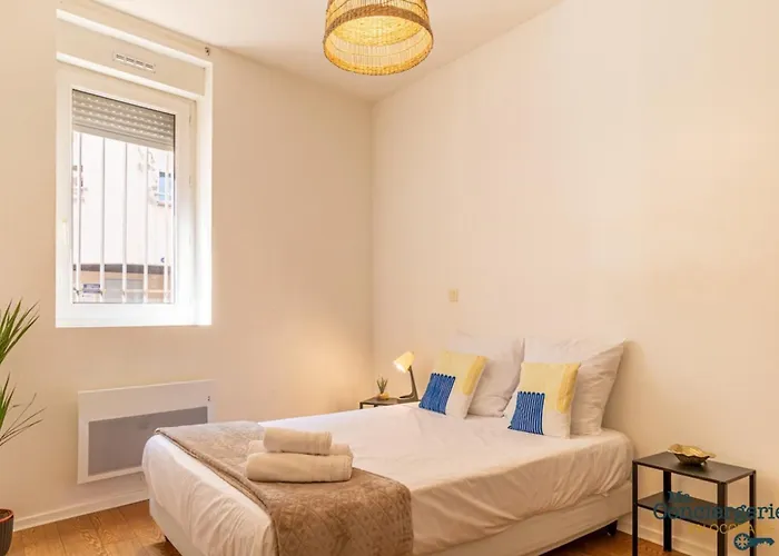 Grece - Centre - Proche Des Commodites *