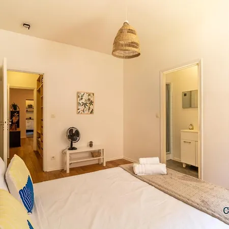 Grece - Centre - Proche Des Commodités