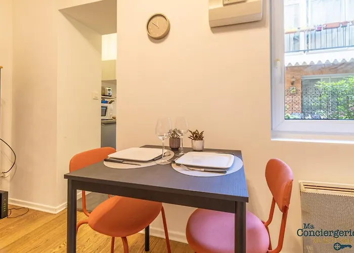 Grece - Centre - Proche Des Commodites