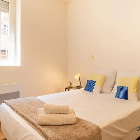 Grece - Centre - Proche Des Commodites